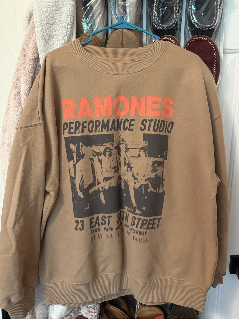 American Eagle Outfitters Ramones Graphic Crewneck in Tan and Orange